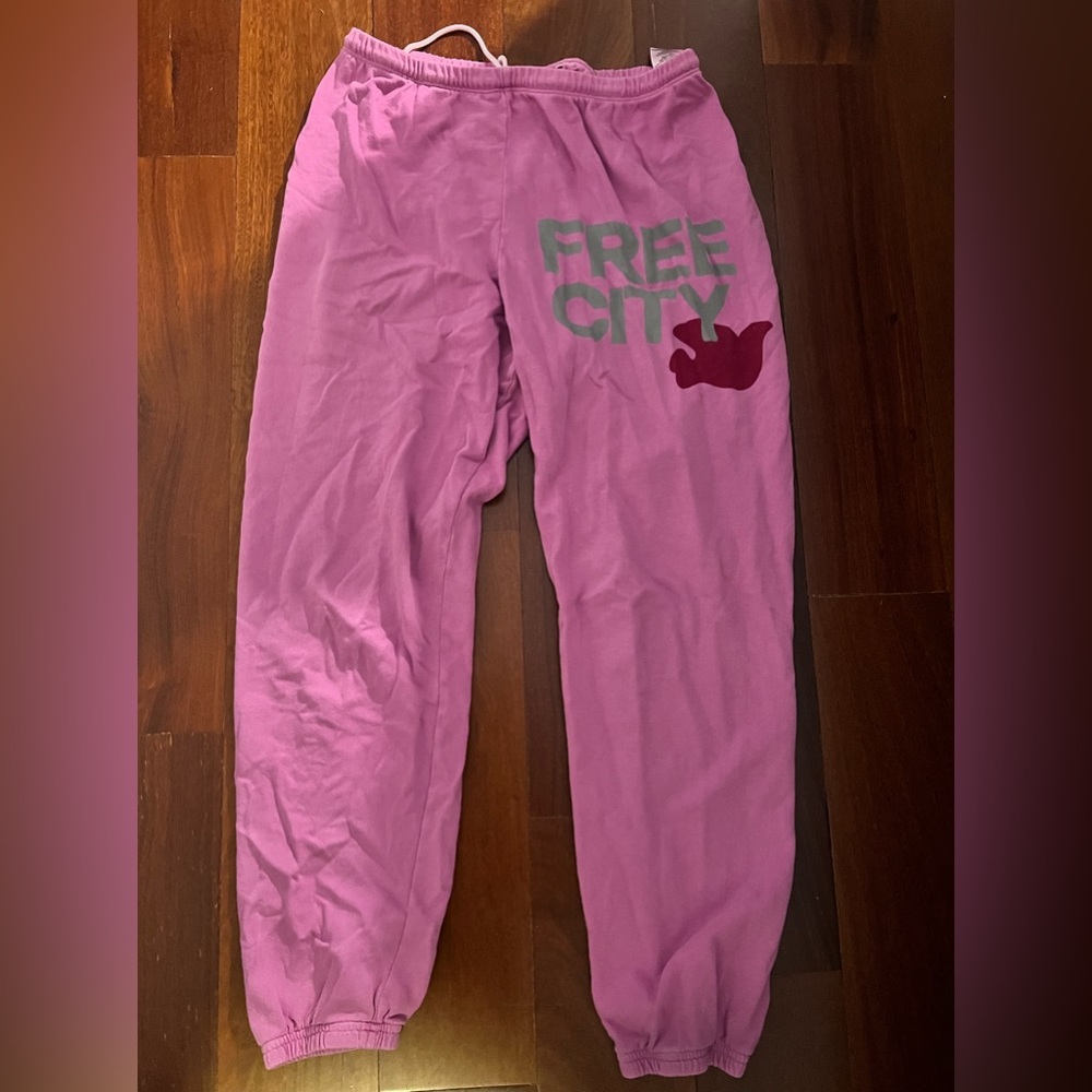 COPY - Free City Sweatpants - Picture 2 of 5